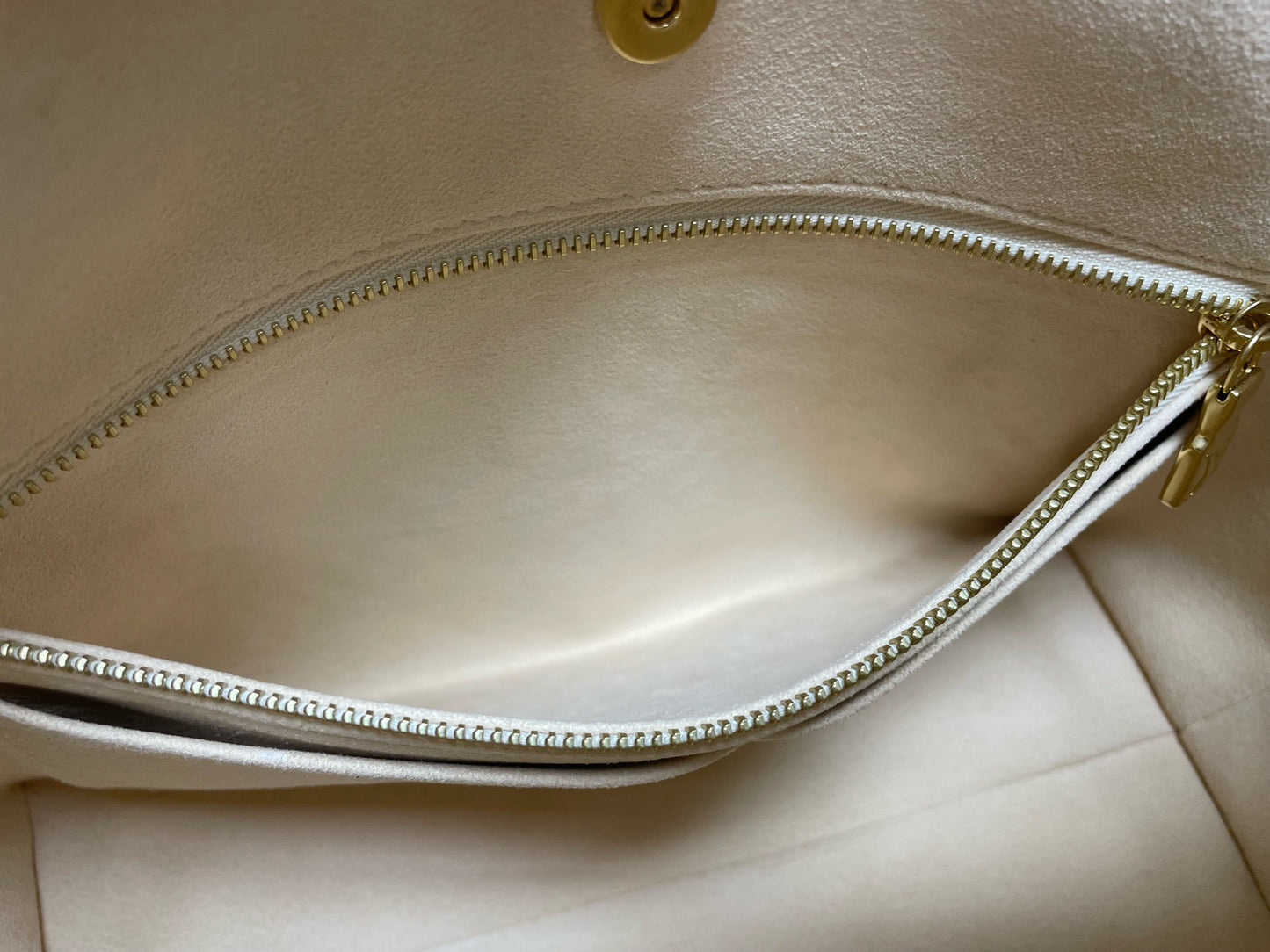 Louis Vuitton - Other - Synthetic - White - (small)