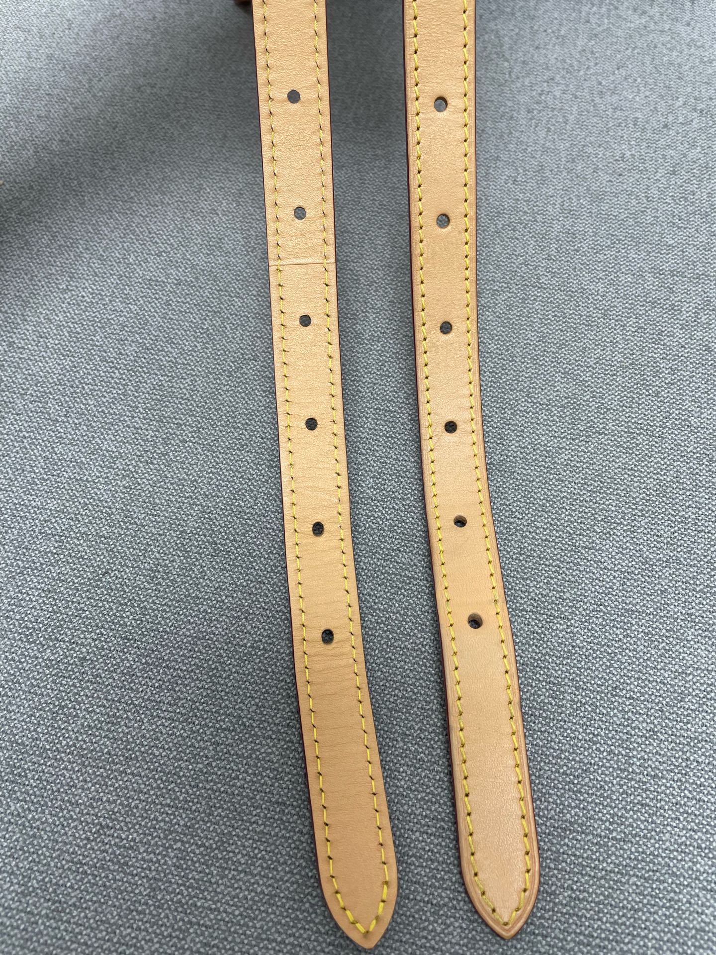 Louis Vuitton - Other - Synthetic - White - (small)