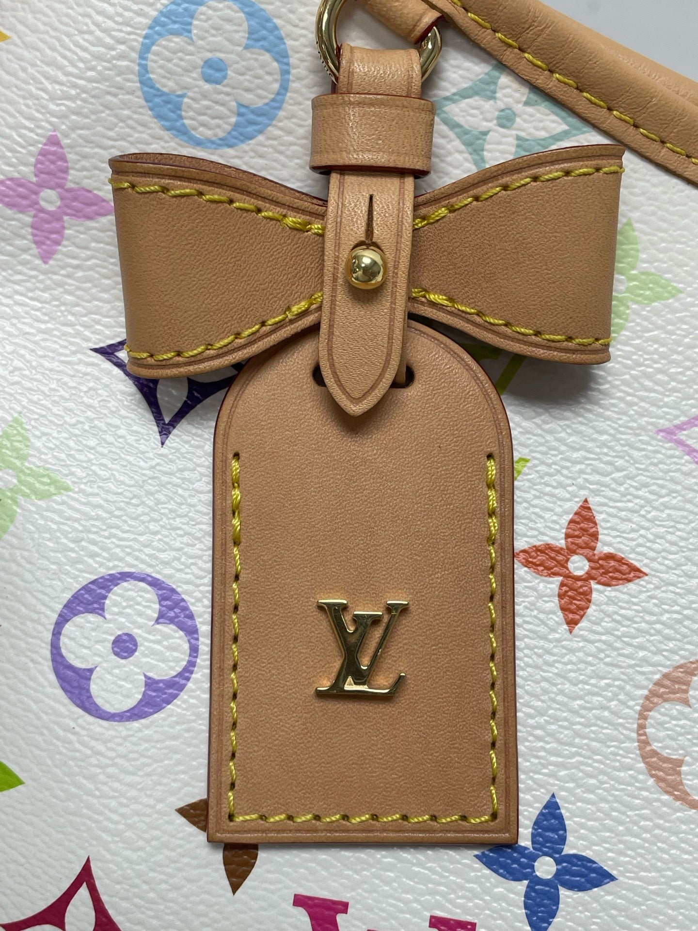 Louis Vuitton - Other - Synthetic - White - (small)