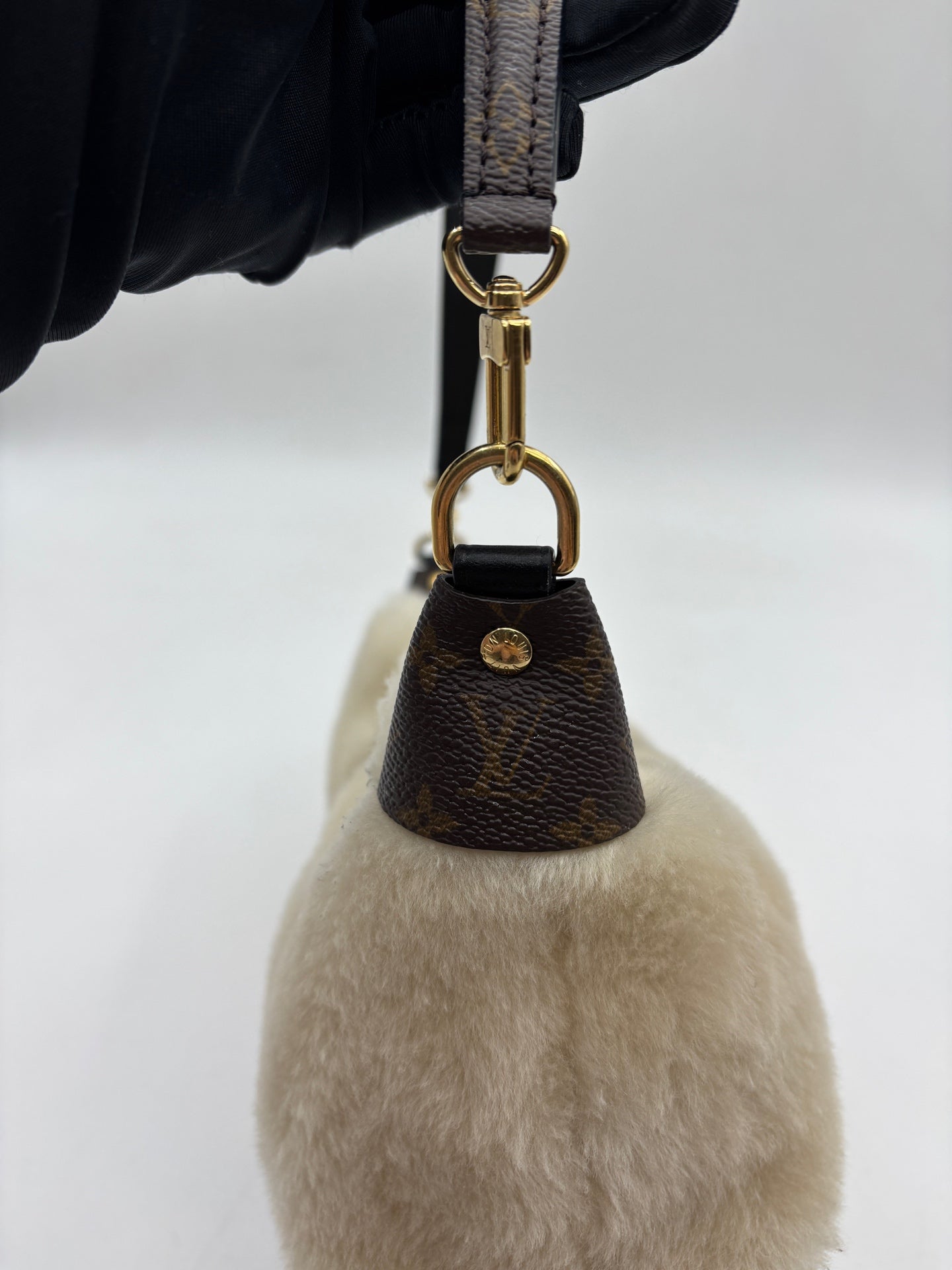 Louis Vuitton - Other - Wool - Beige - (mini)