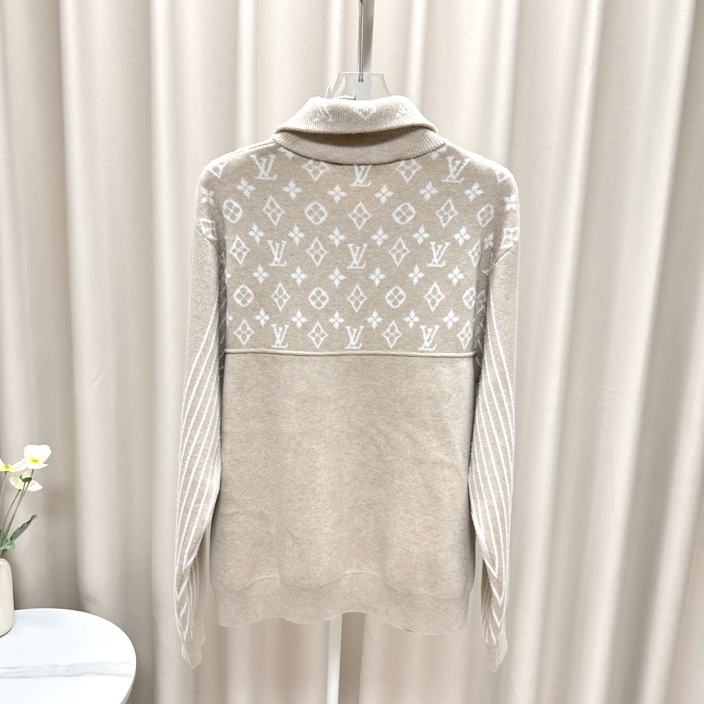Louis Vuitton - Other - Wool - Beige - (S)