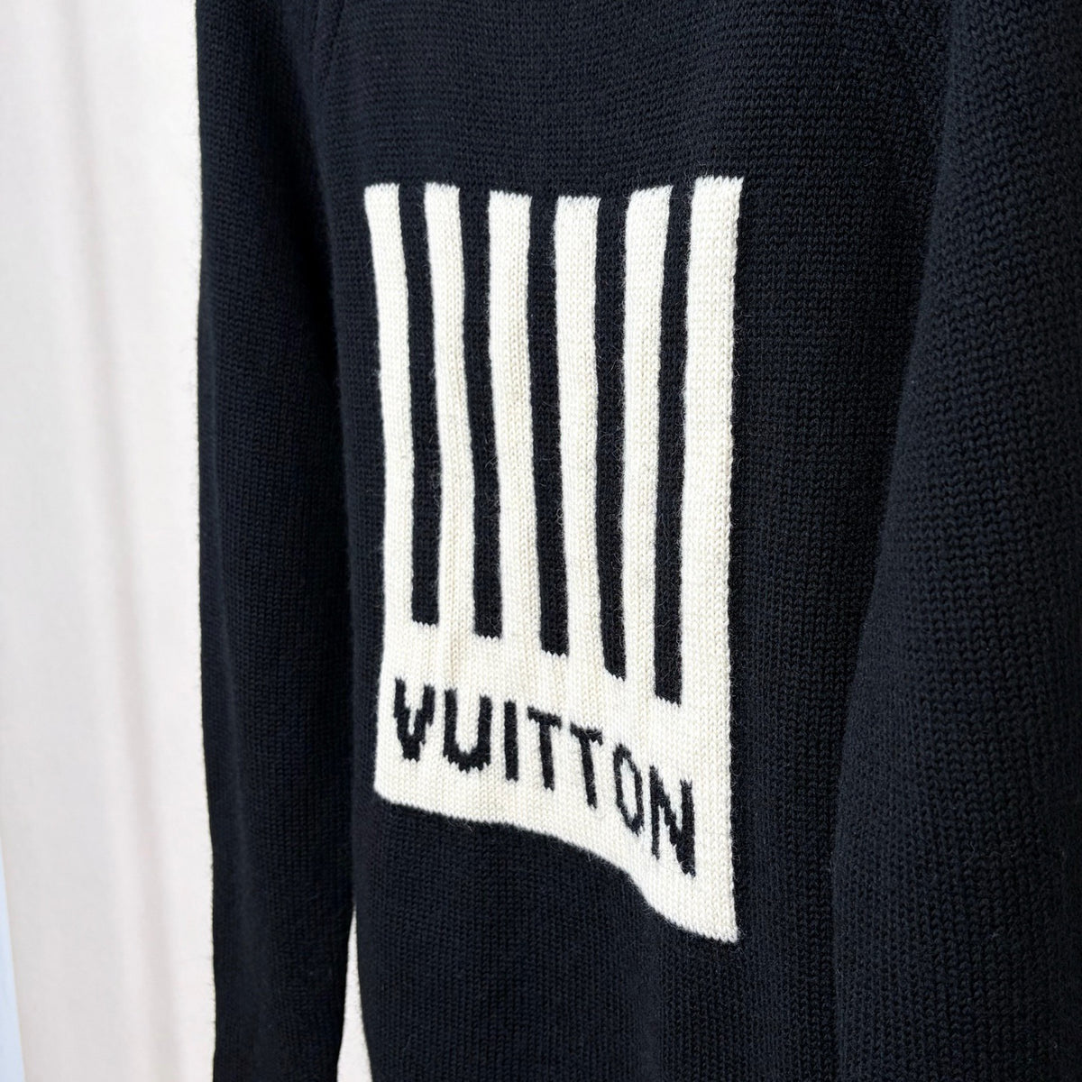 Louis Vuitton - Other - Wool - Black - (S)