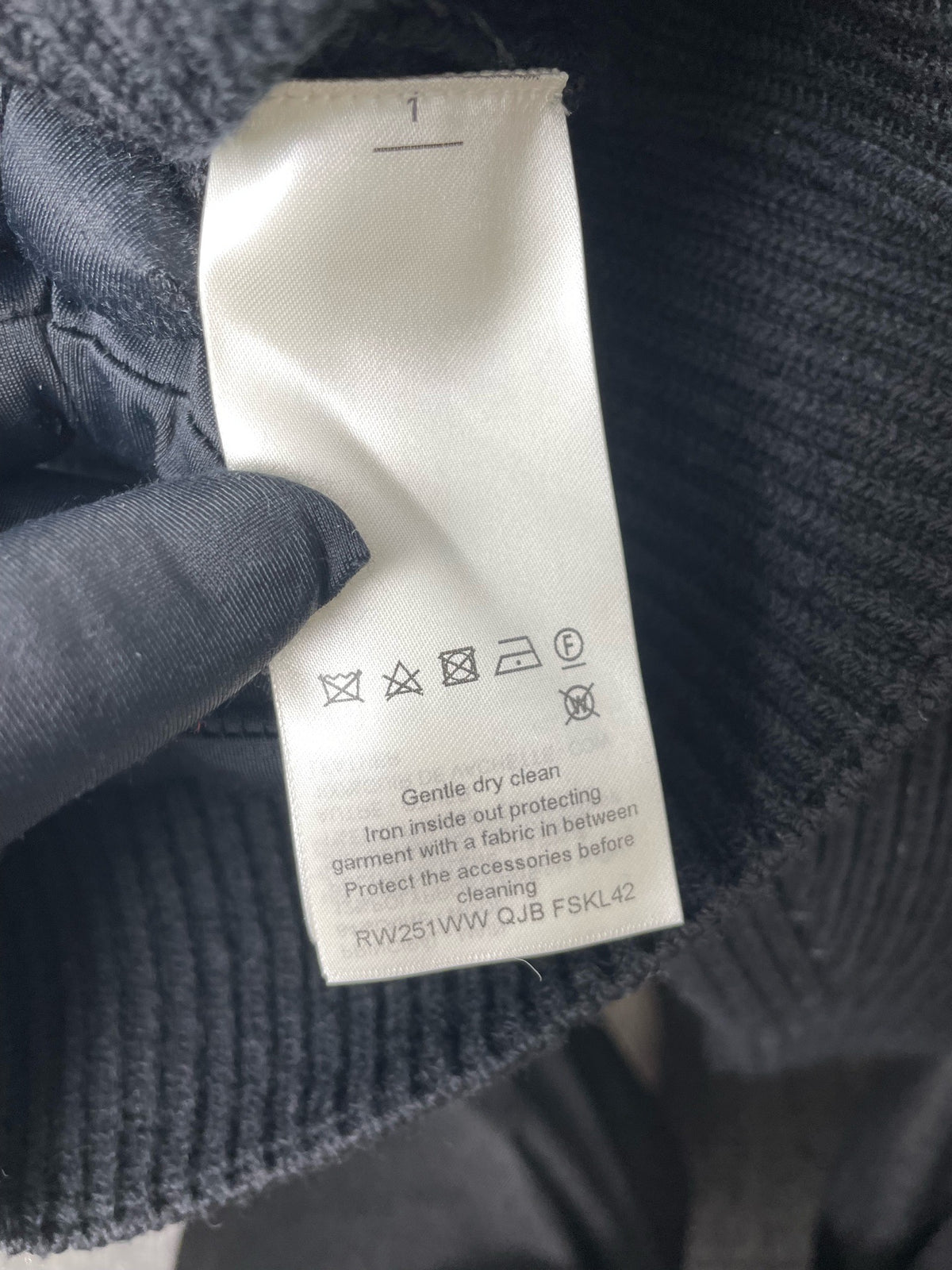 Louis Vuitton - Other - Wool - Black - (S)