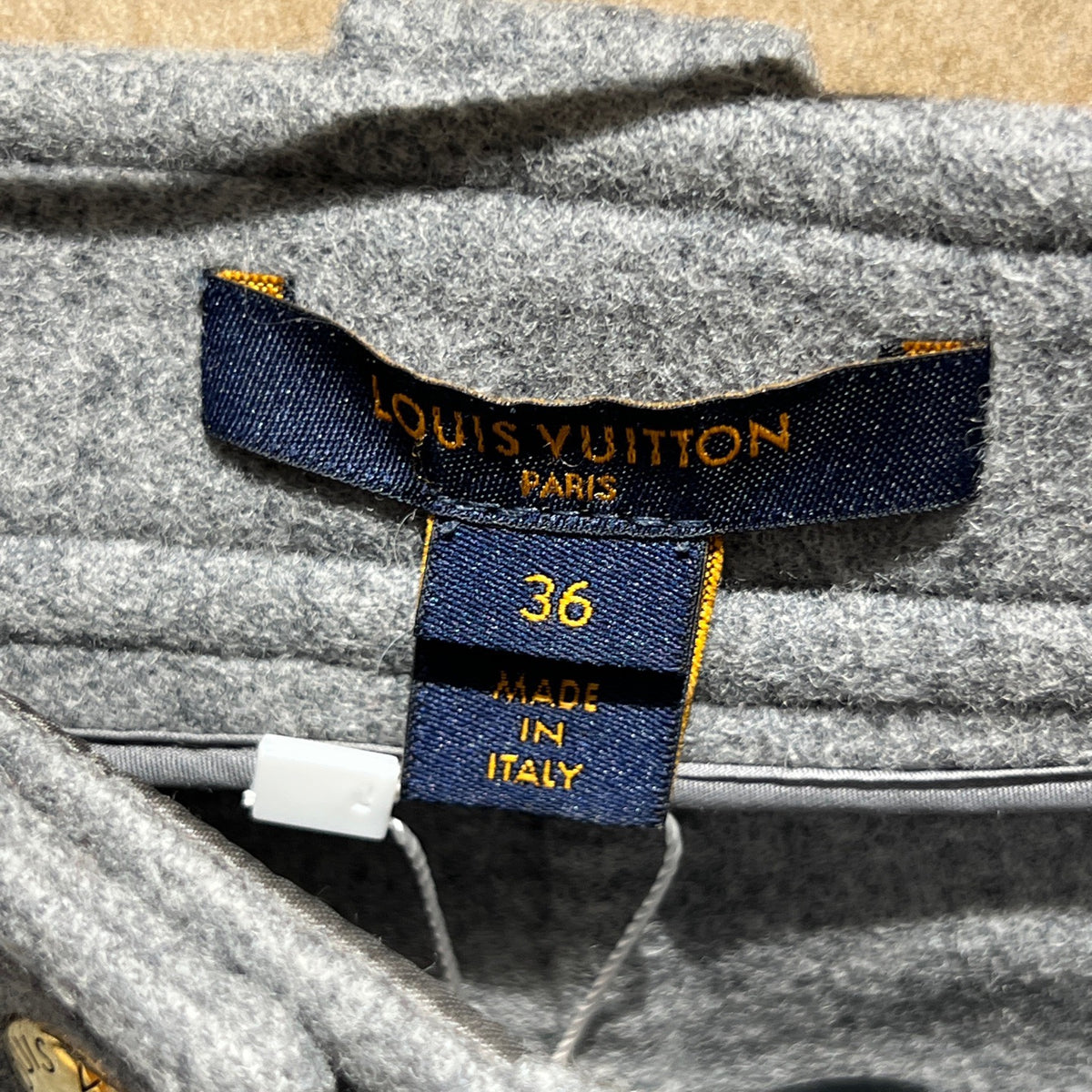 Louis Vuitton - Other - Wool - Grey - (36)