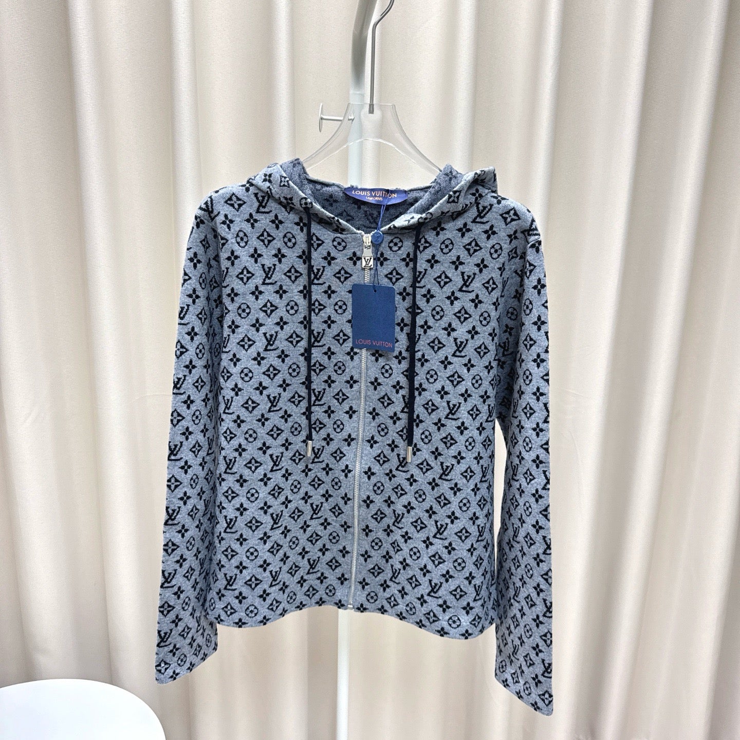 Louis Vuitton - Other - Wool - Grey - (S)