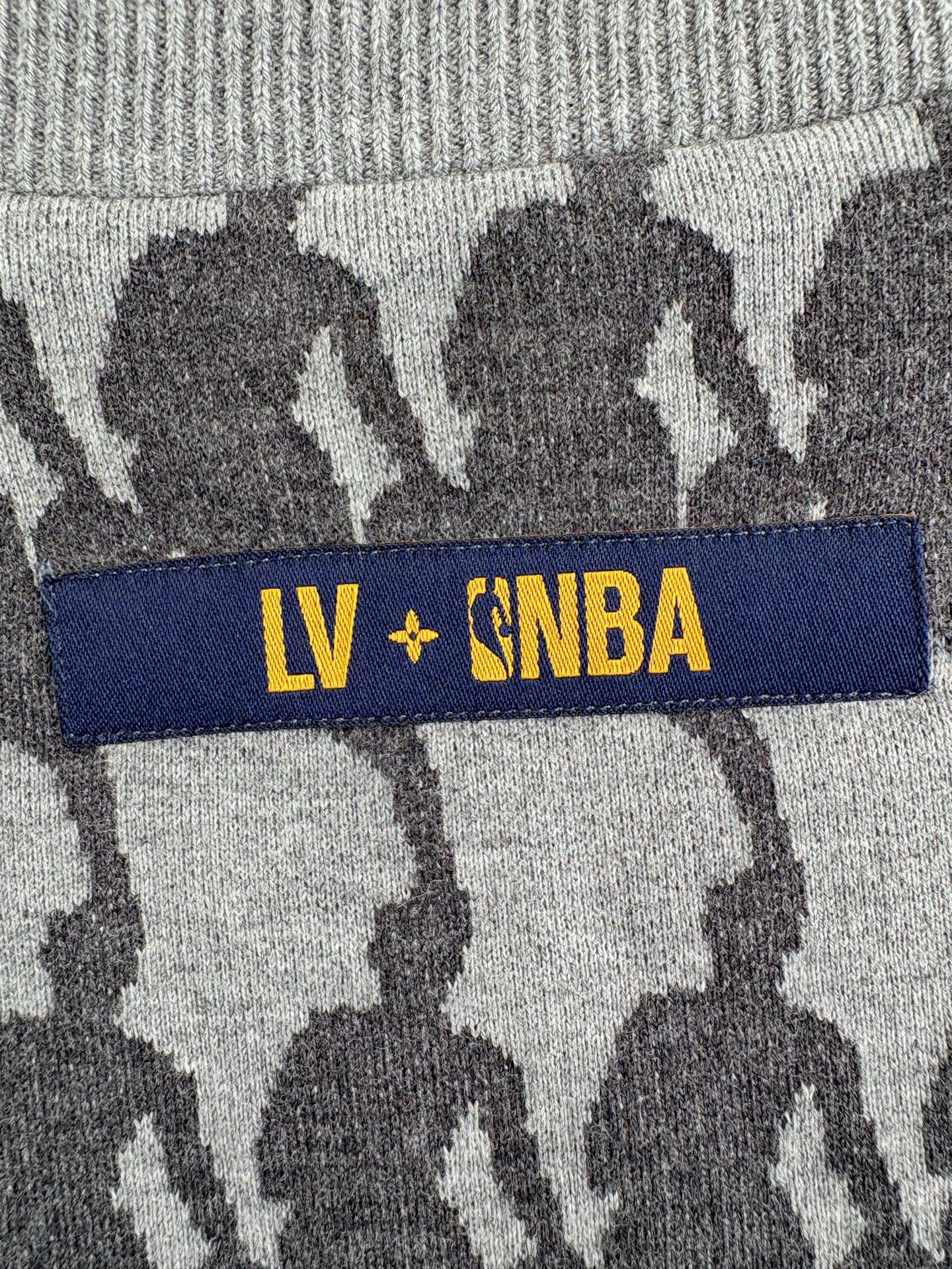 Louis Vuitton - Other - Wool - Grey - (XL)