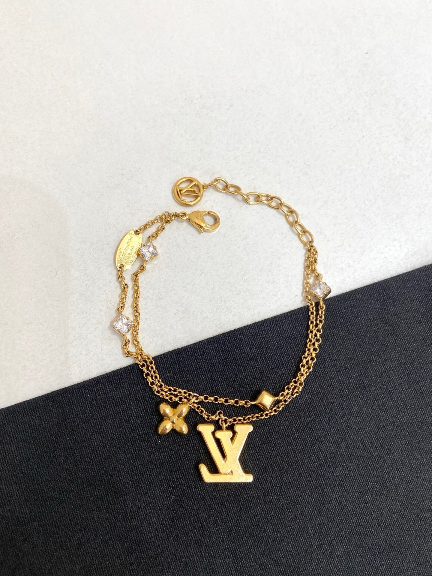 Louis Vuitton - Other - Yellow gold - Gold