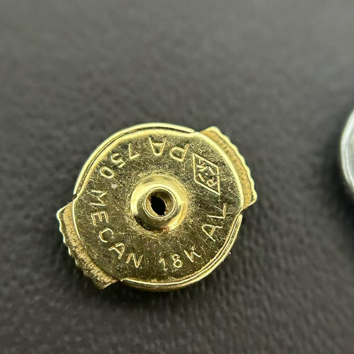 Louis Vuitton - Other - Yellow gold - Gold