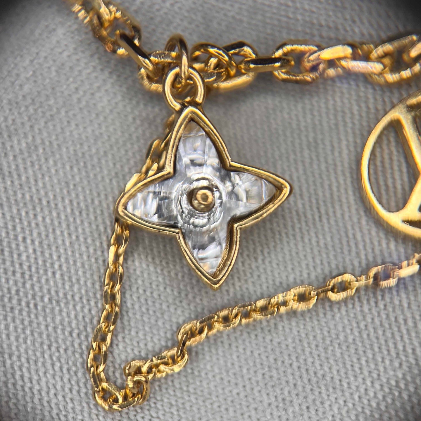 Louis Vuitton - Other - Yellow gold - Gold