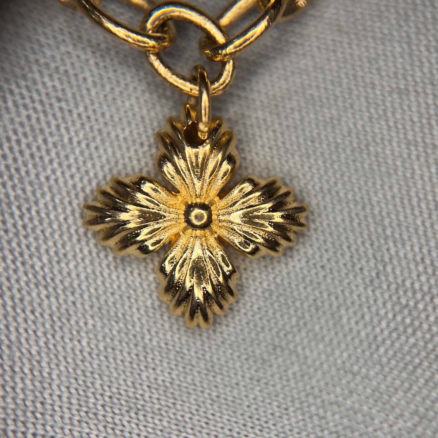 Louis Vuitton - Other - Yellow gold - Gold
