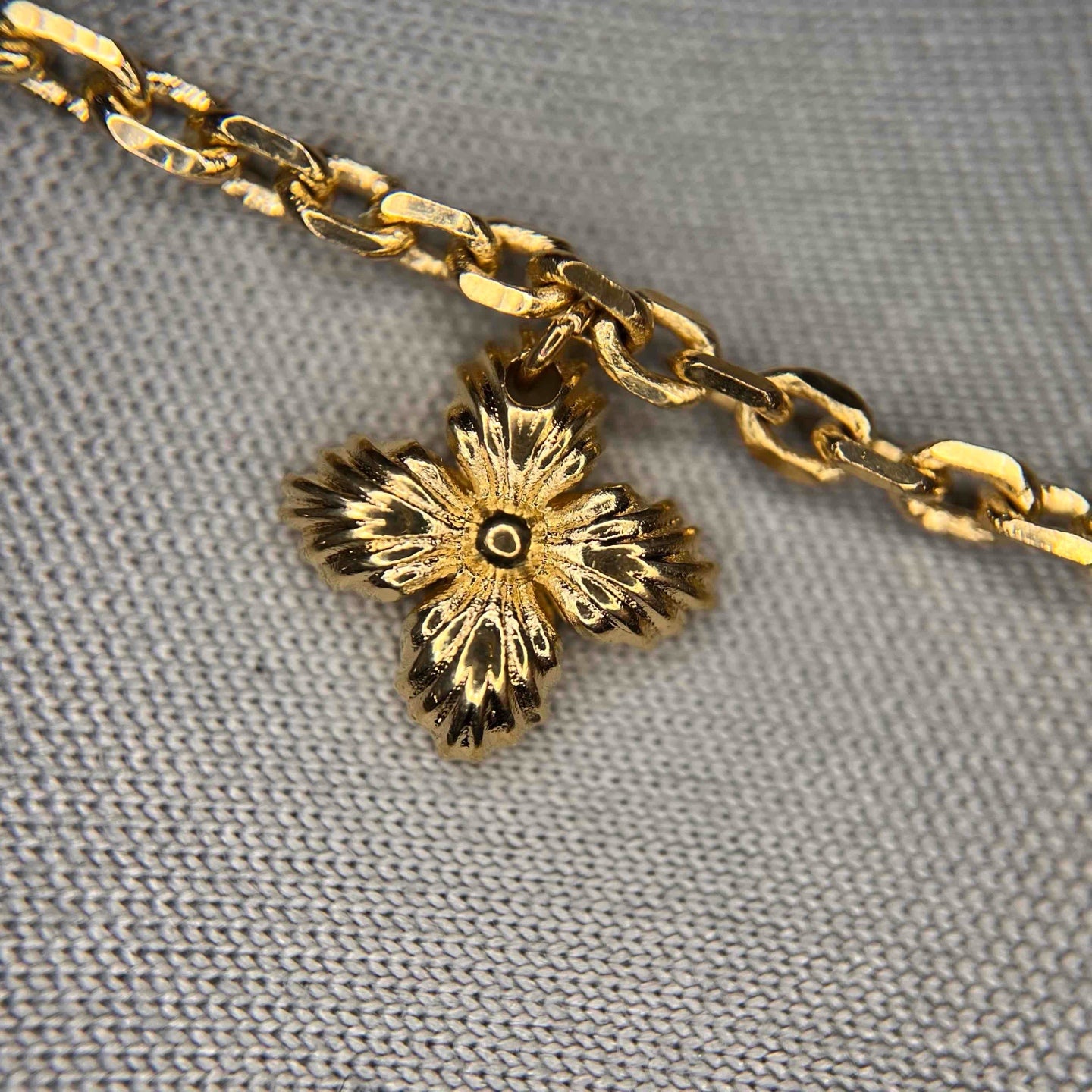 Louis Vuitton - Other - Yellow gold - Gold