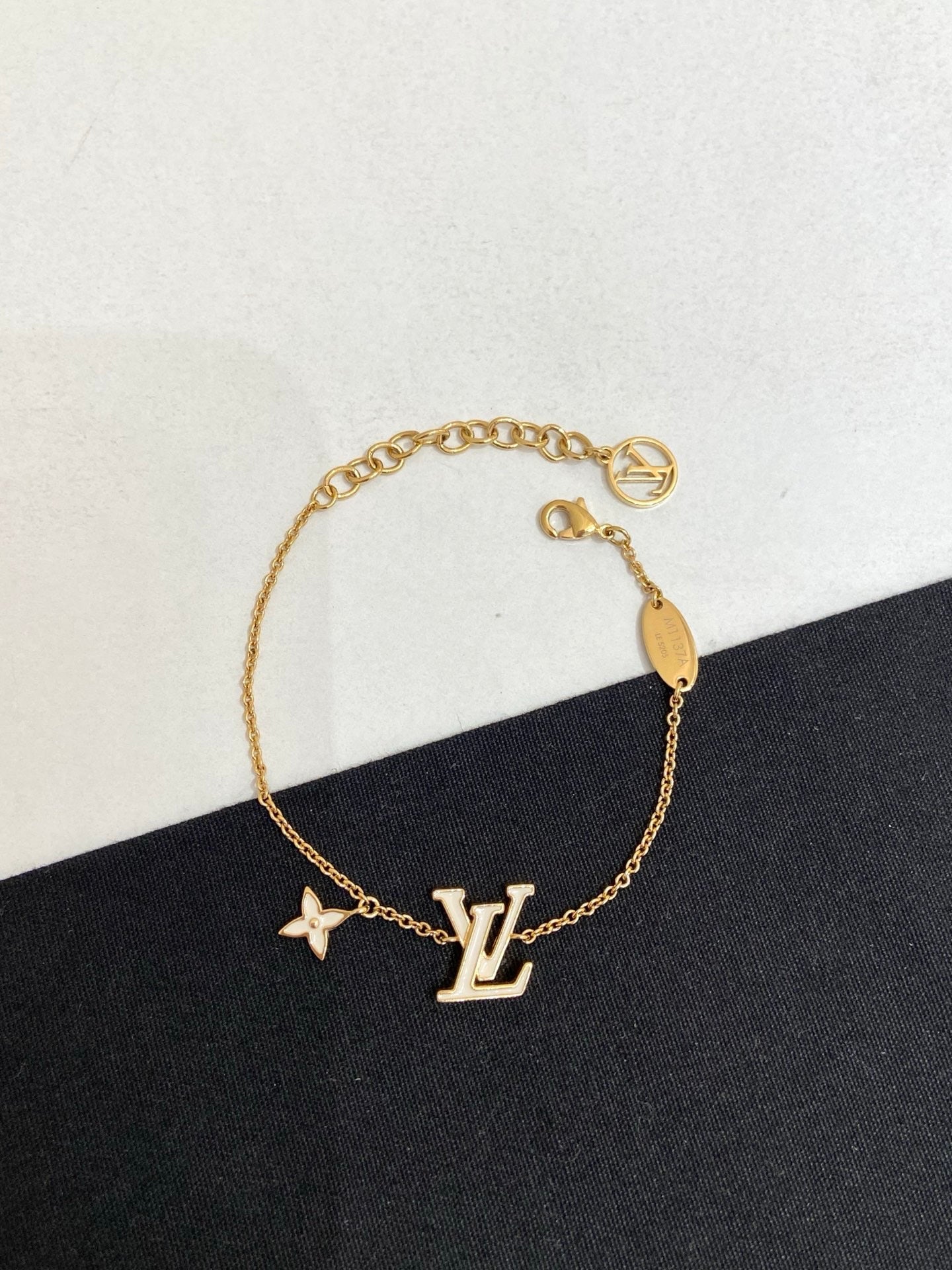 Louis Vuitton - Other - Yellow gold - Gold - (One Size)