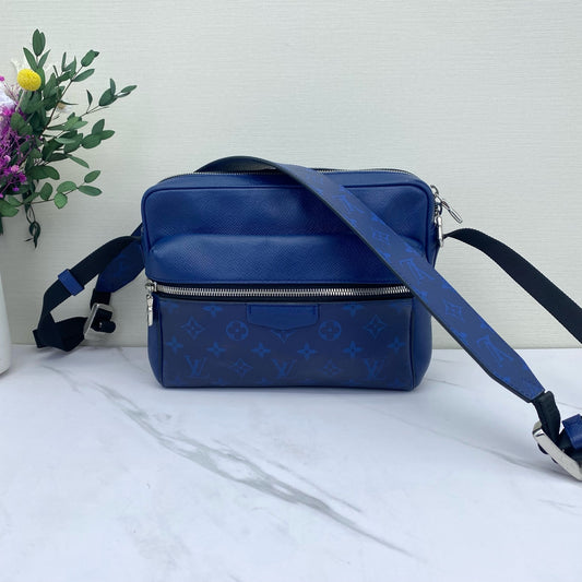 Louis Vuitton - Outdoor - Leather - Blue - (medium)