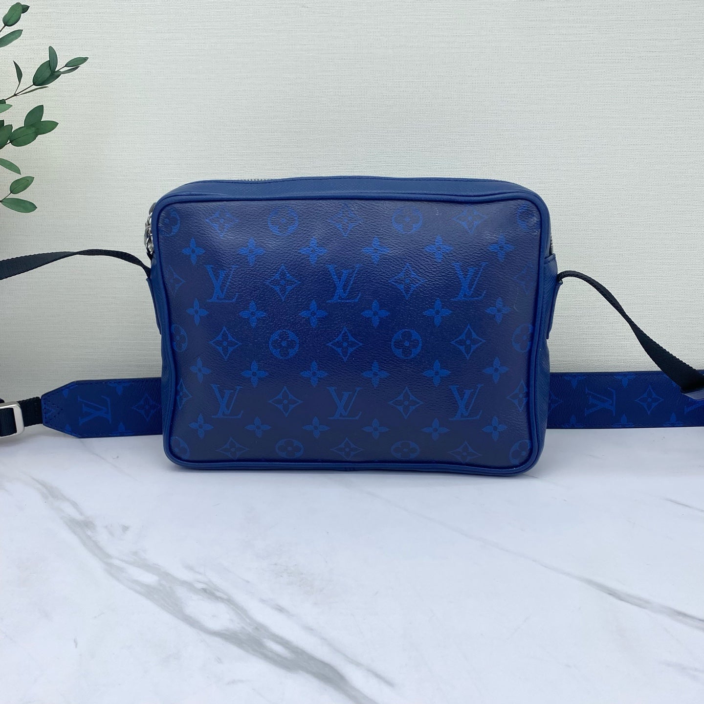 Louis Vuitton - Outdoor - Leather - Blue - (medium)