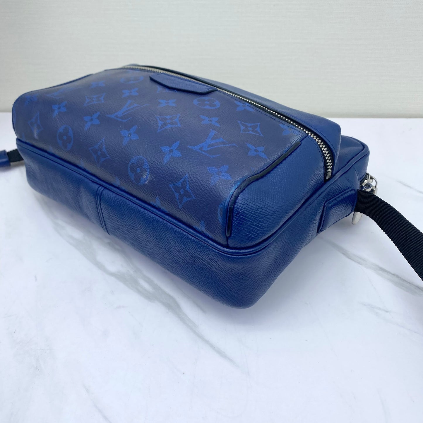 Louis Vuitton - Outdoor - Leather - Blue - (medium)