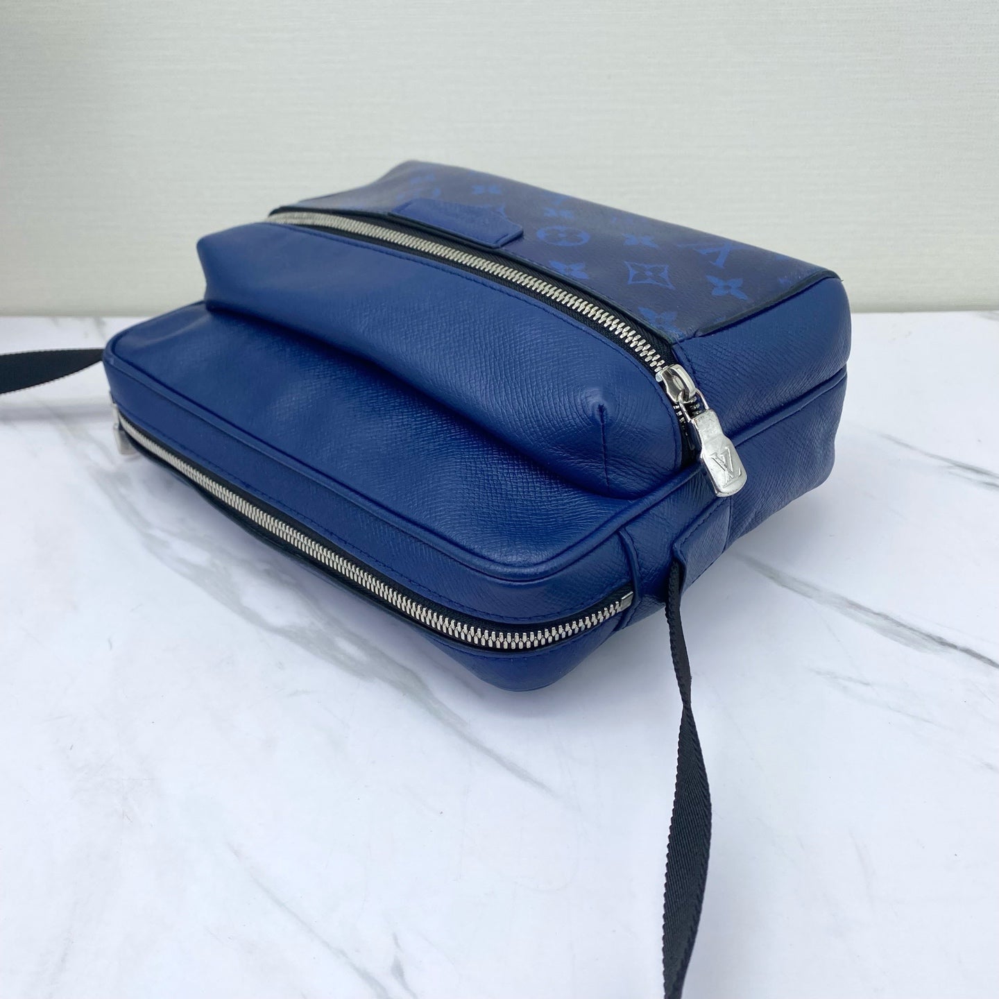 Louis Vuitton - Outdoor - Leather - Blue - (medium)