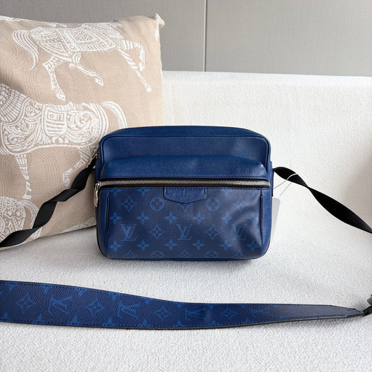 Louis Vuitton - Outdoor Messenger Bag - Leather - Blue - (medium)