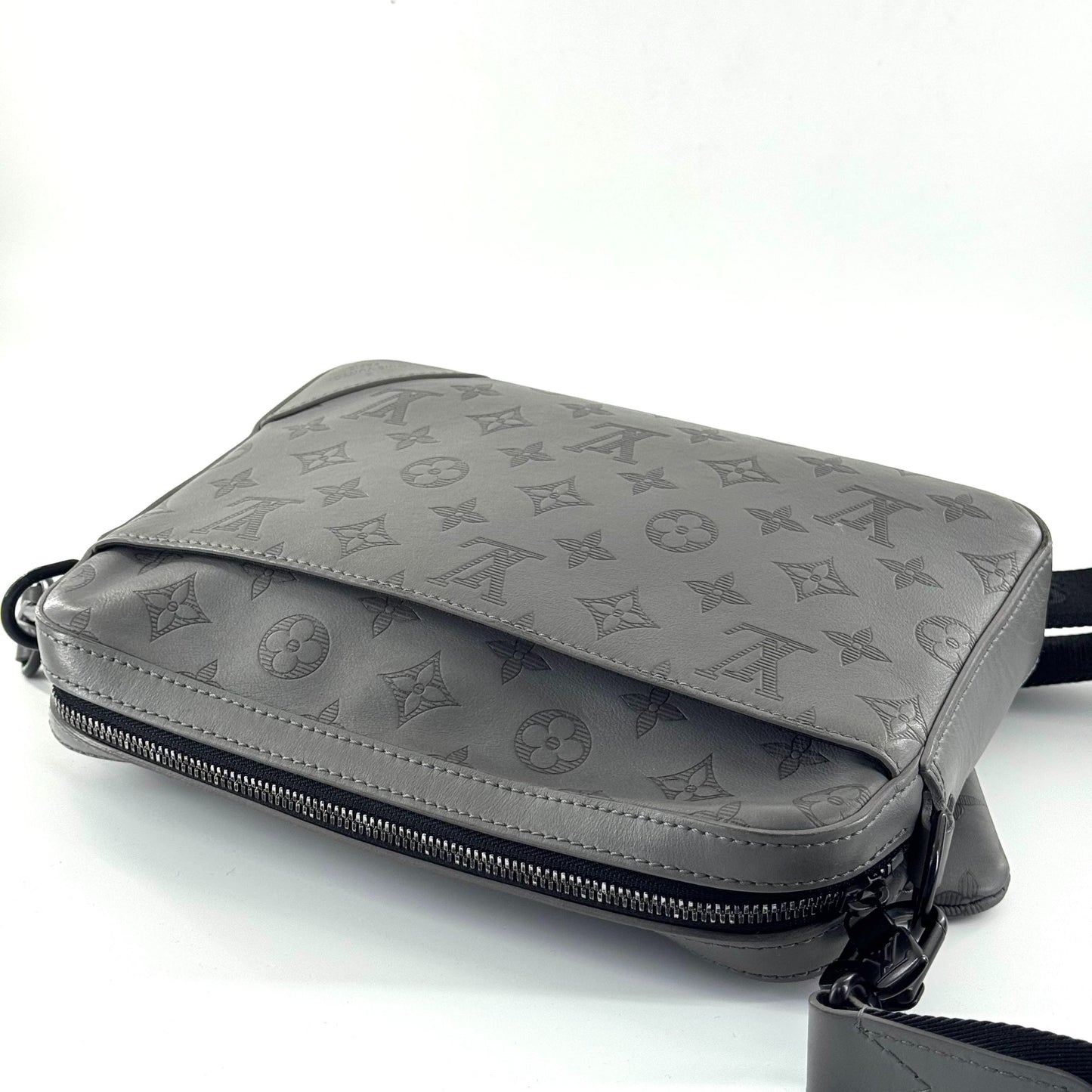 Louis Vuitton - Outdoor Messenger - Embossed calfskin leather - Grey - (medium)