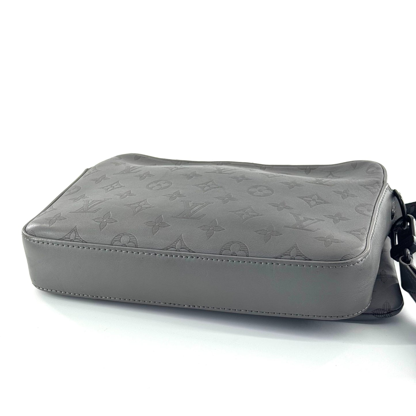 Louis Vuitton - Outdoor Messenger - Embossed calfskin leather - Grey - (medium)