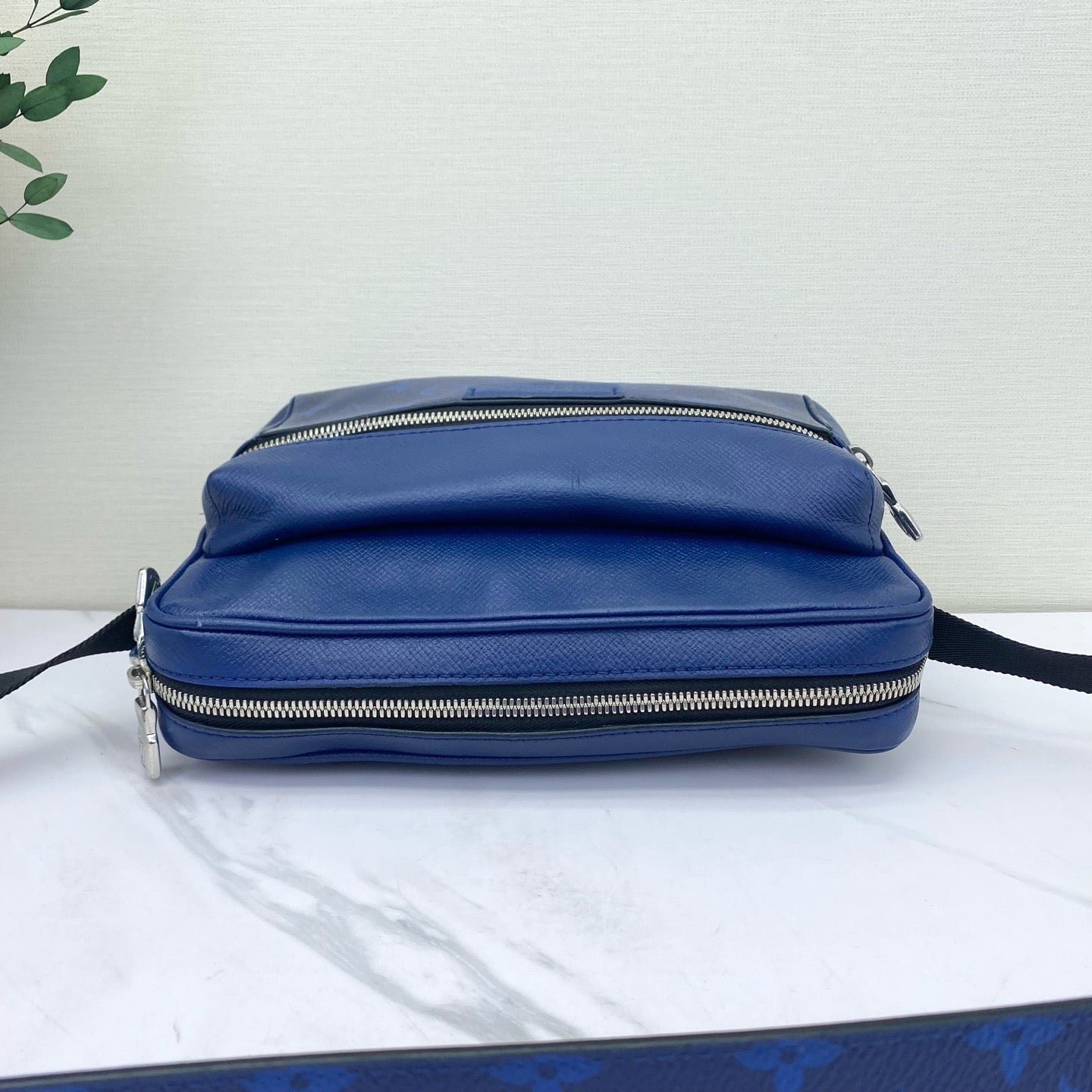 Louis Vuitton - Outdoor Messenger - Grained leather and Monogram canvas - Blue - (medium)