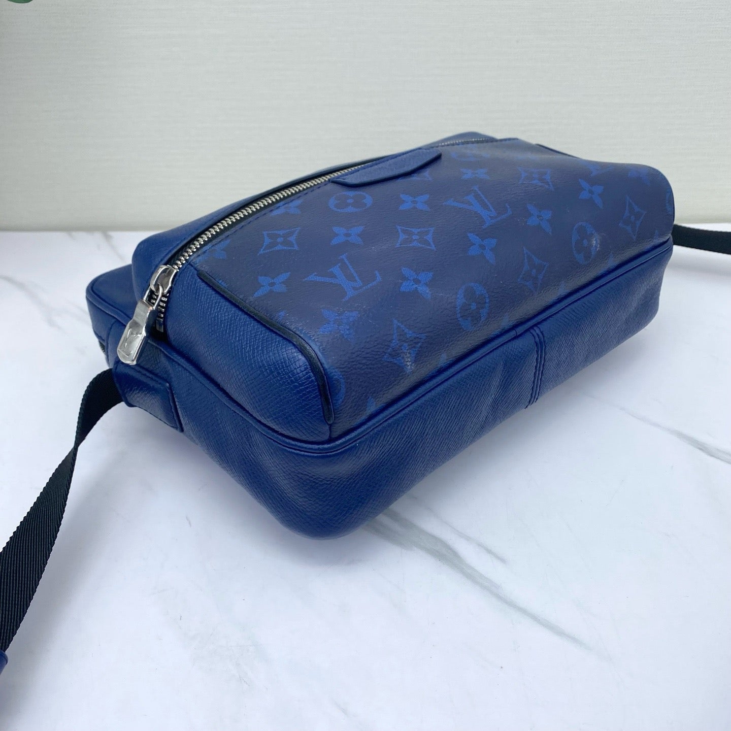 Louis Vuitton - Outdoor Messenger - Grained leather and Monogram canvas - Blue - (medium)