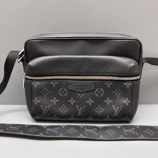 Louis Vuitton - Outdoor Messenger - Leather - Black - (Small)