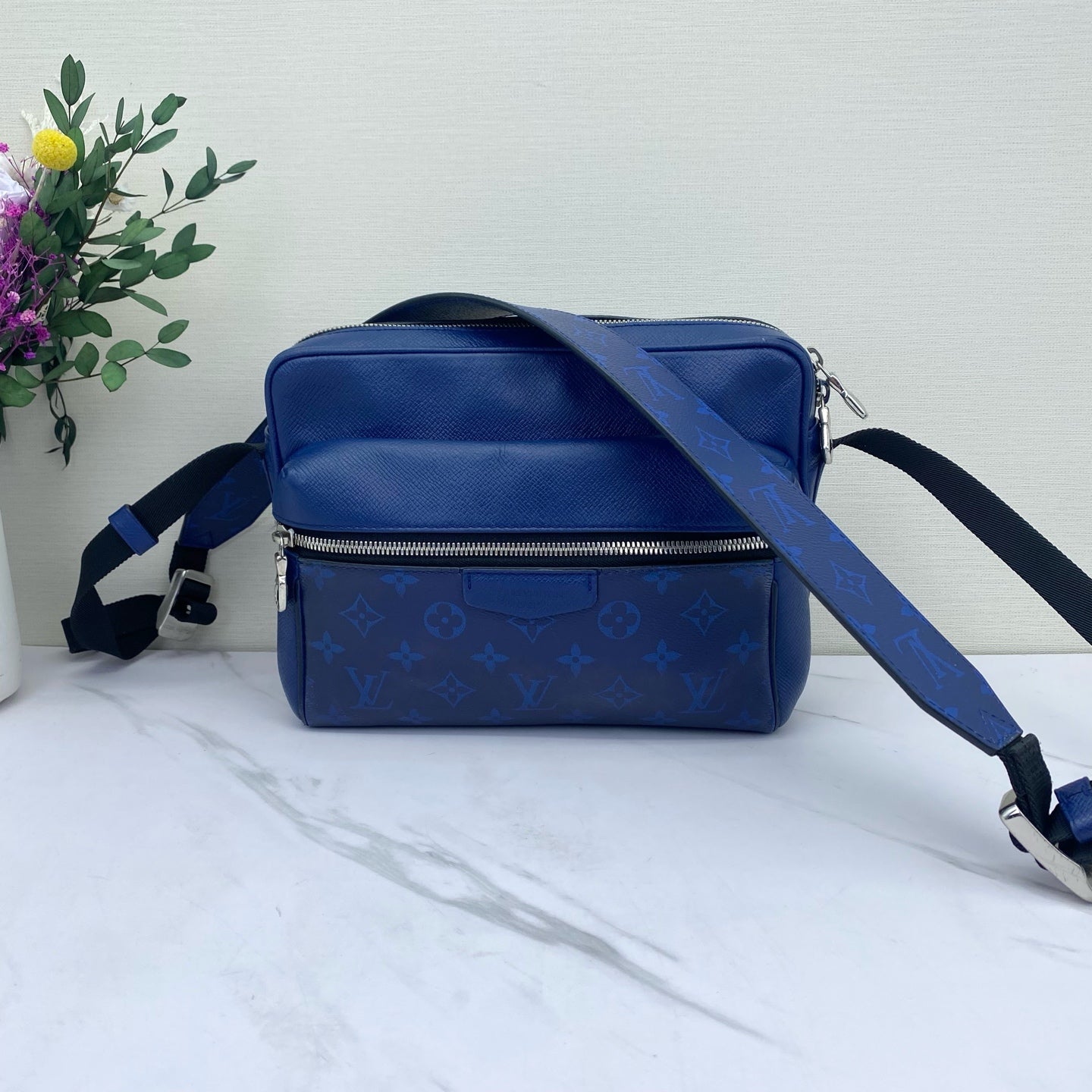 Louis Vuitton - Outdoor Messenger - Leather - Blue - (small)