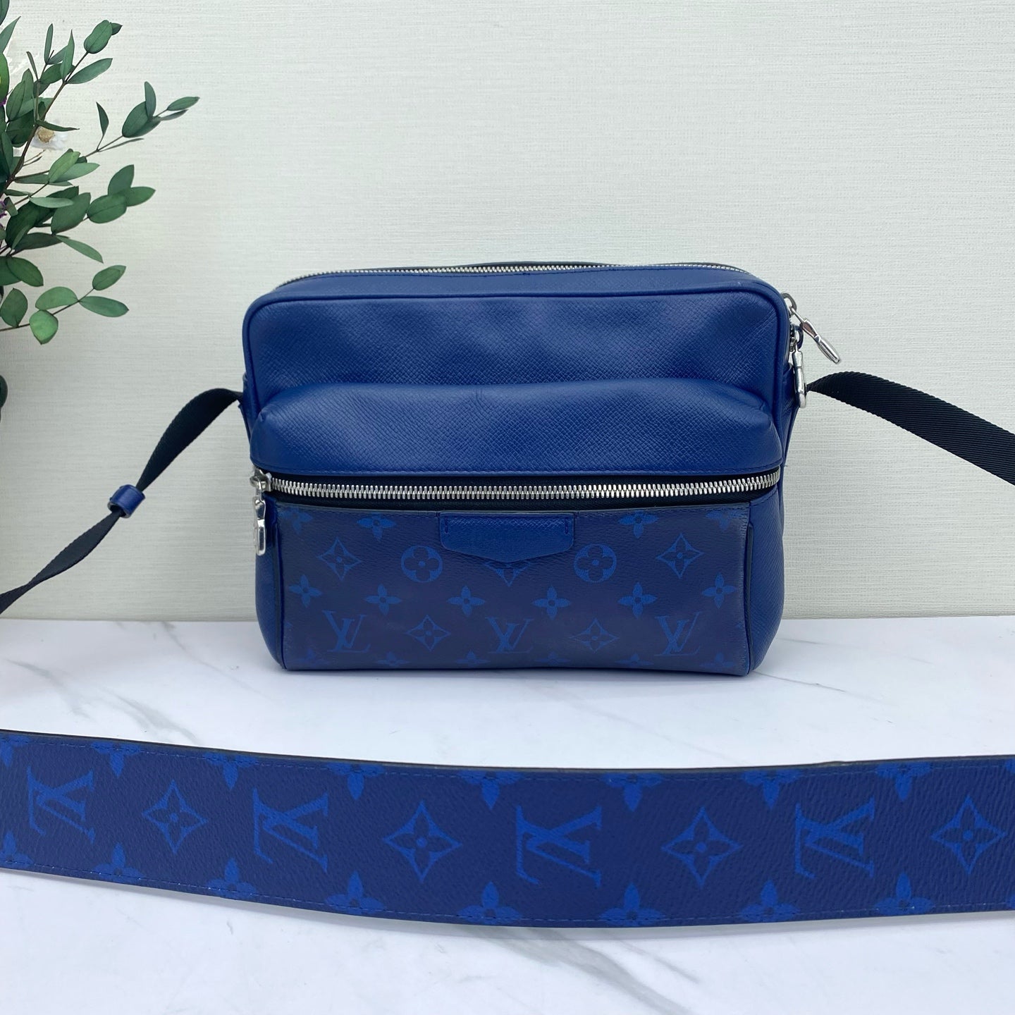 Louis Vuitton - Outdoor Messenger - Leather - Blue - (small)