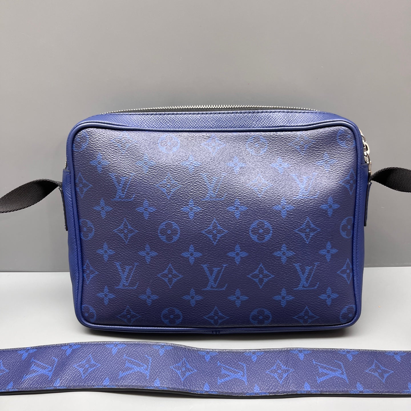 Louis Vuitton - Outdoor Messenger - Leather - Blue - (Small)