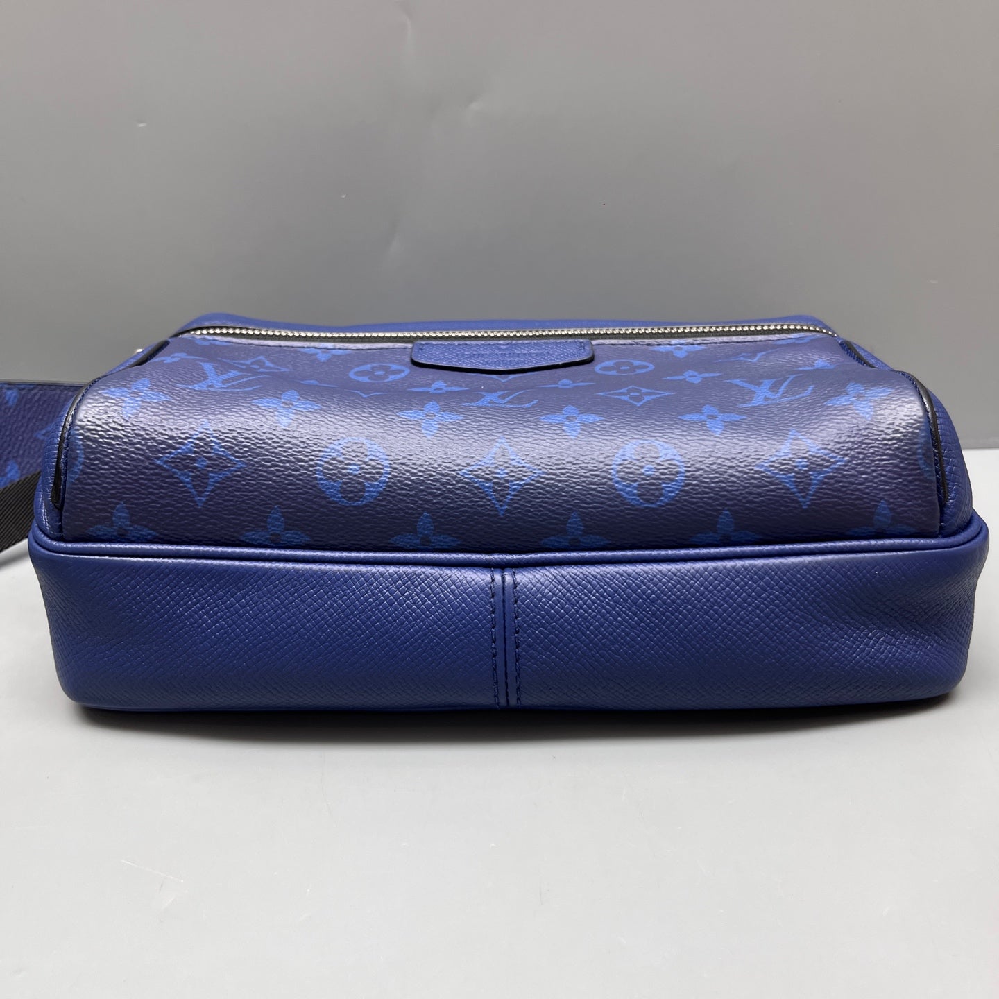 Louis Vuitton - Outdoor Messenger - Leather - Blue - (Small)