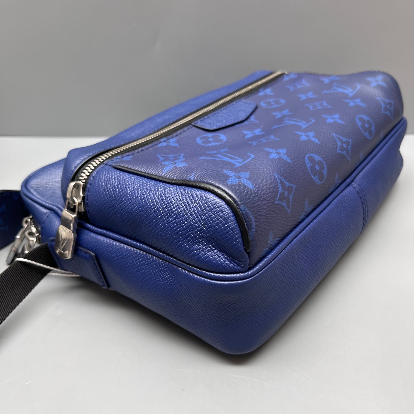 Louis Vuitton - Outdoor Messenger - Leather - Blue - (Small)