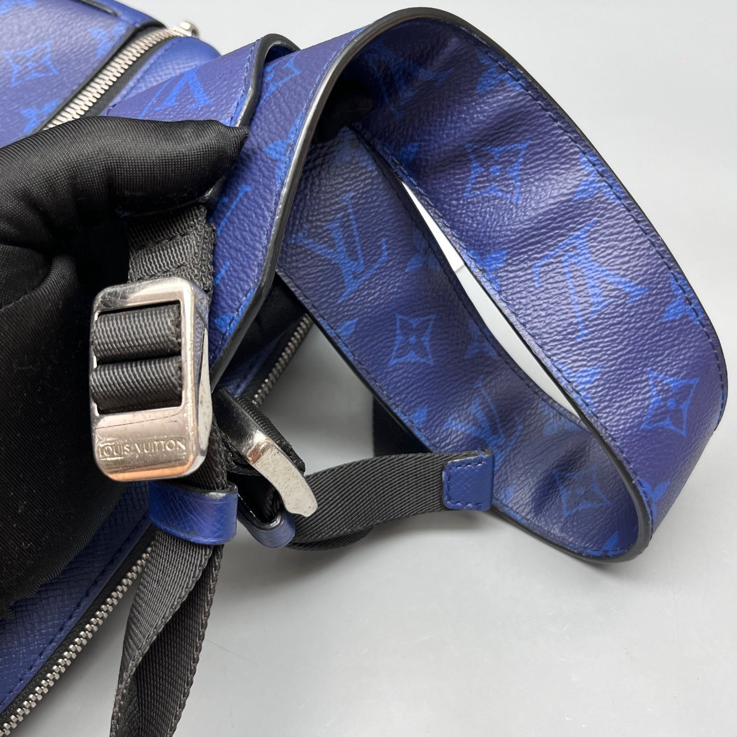 Louis Vuitton - Outdoor Messenger - Leather - Blue - (Small)