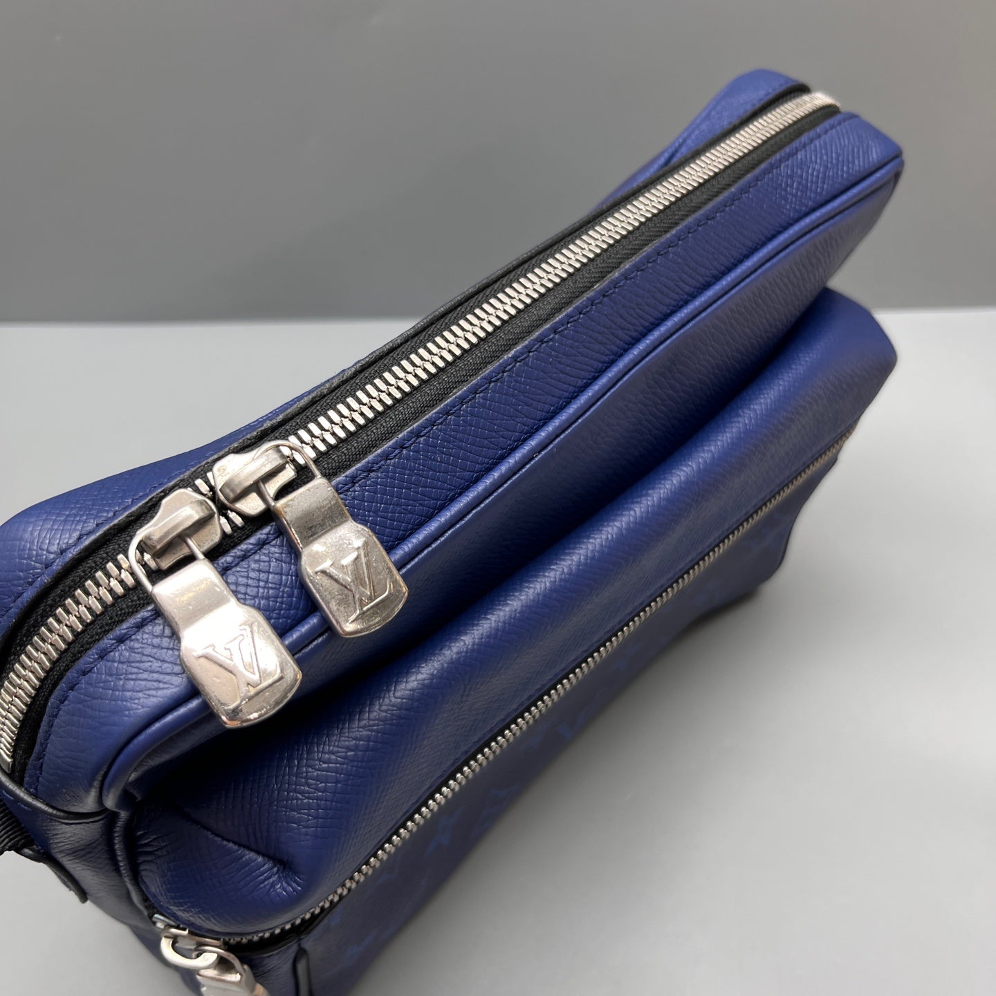 Louis Vuitton - Outdoor Messenger - Leather - Blue - (Small)