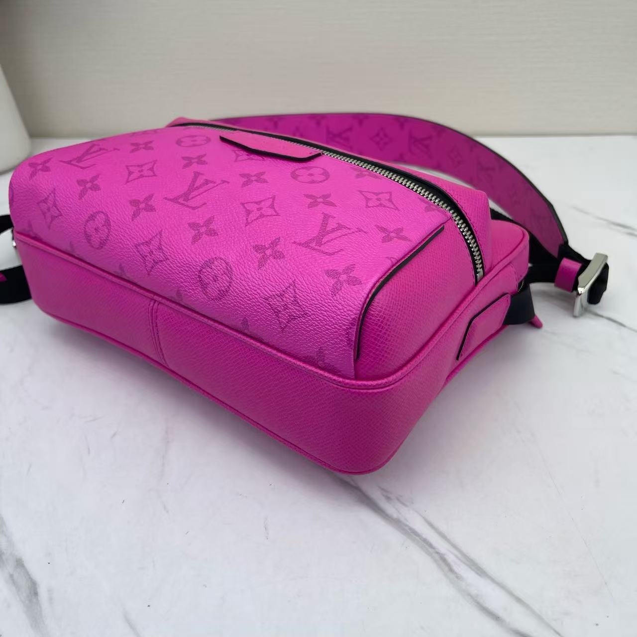 Louis Vuitton - Outdoor Messenger - Monogram Empreinte leather - Pink - (Small)