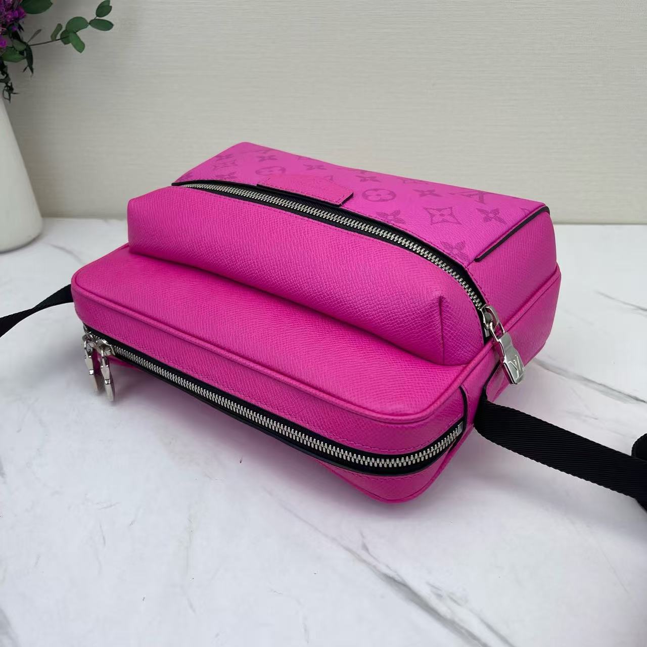 Louis Vuitton - Outdoor Messenger - Monogram Empreinte leather - Pink - (Small)