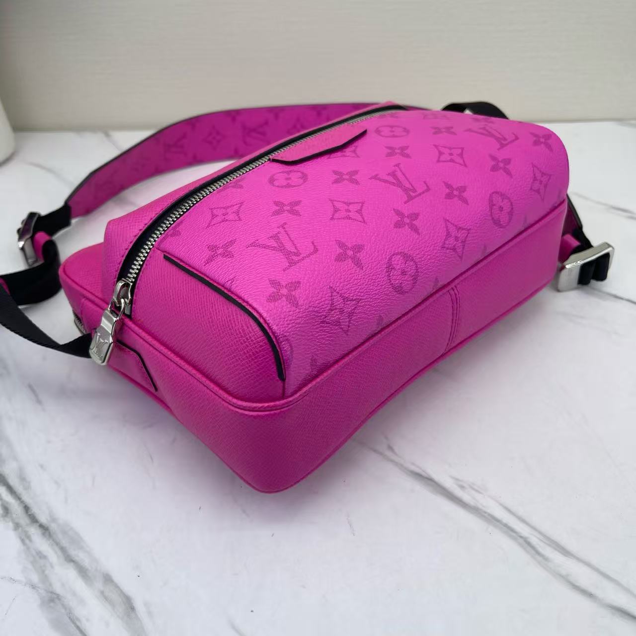 Louis Vuitton - Outdoor Messenger - Monogram Empreinte leather - Pink - (Small)