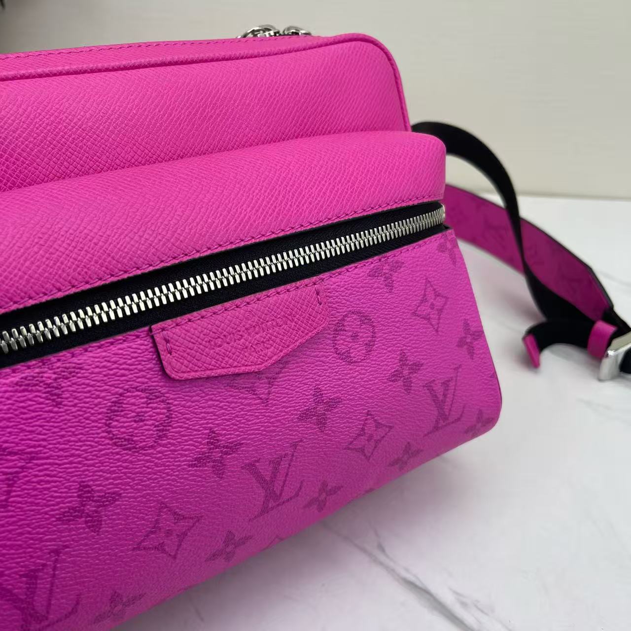 Louis Vuitton - Outdoor Messenger - Monogram Empreinte leather - Pink - (Small)