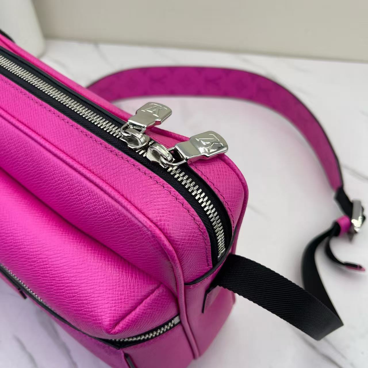 Louis Vuitton - Outdoor Messenger - Monogram Empreinte leather - Pink - (Small)