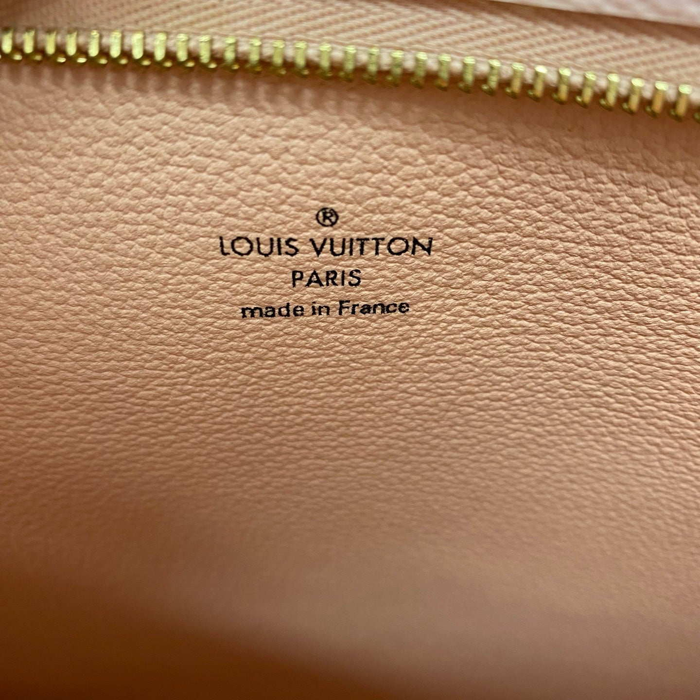 Louis Vuitton - Oversized Monogram Pouch - Coated canvas with leather trim - Multicolour - (medium)