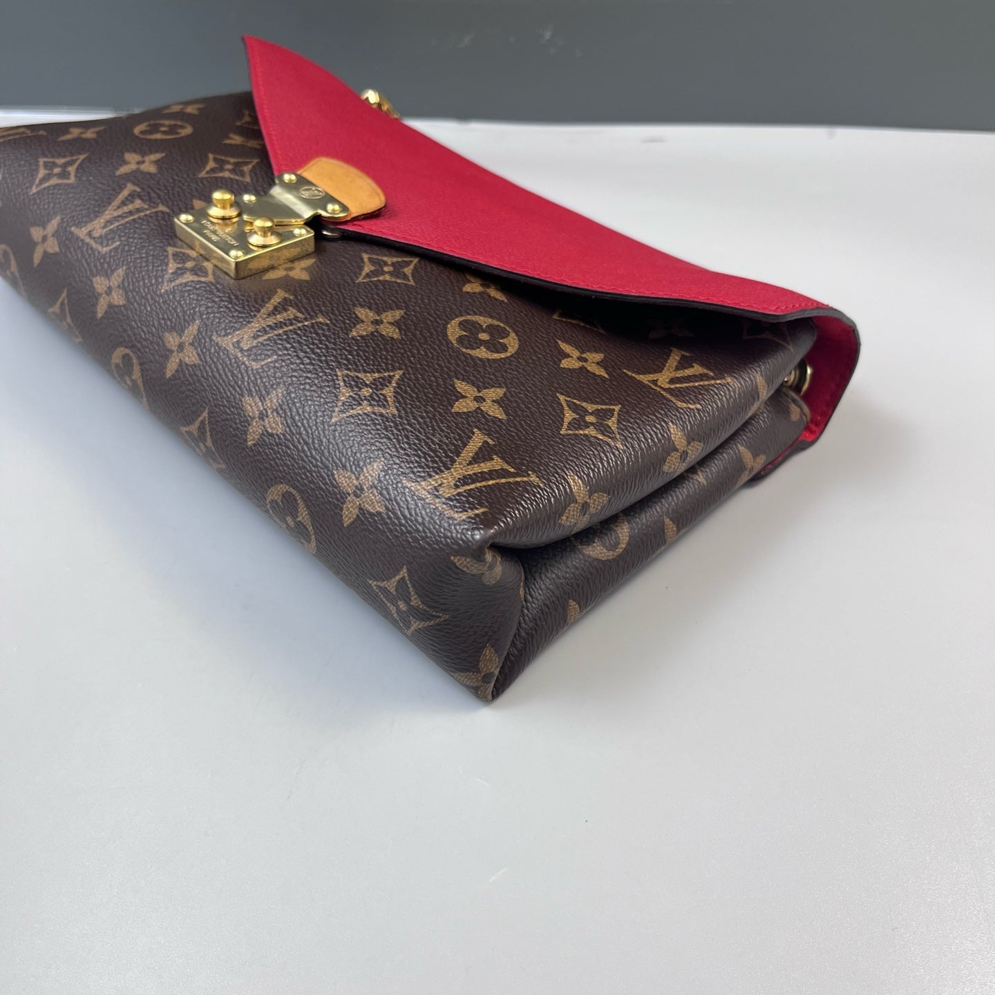 Louis Vuitton - Pallas Chain - Monogram canvas and Cowhide leather - Brown and Red - (Medium)