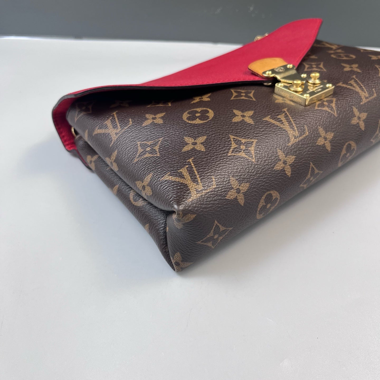 Louis Vuitton - Pallas Chain - Monogram canvas and Cowhide leather - Brown and Red - (Medium)