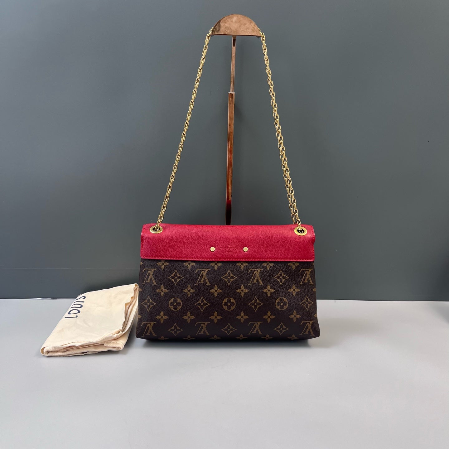 Louis Vuitton - Pallas Chain - Monogram canvas and Cowhide leather - Brown and Red - (Medium)