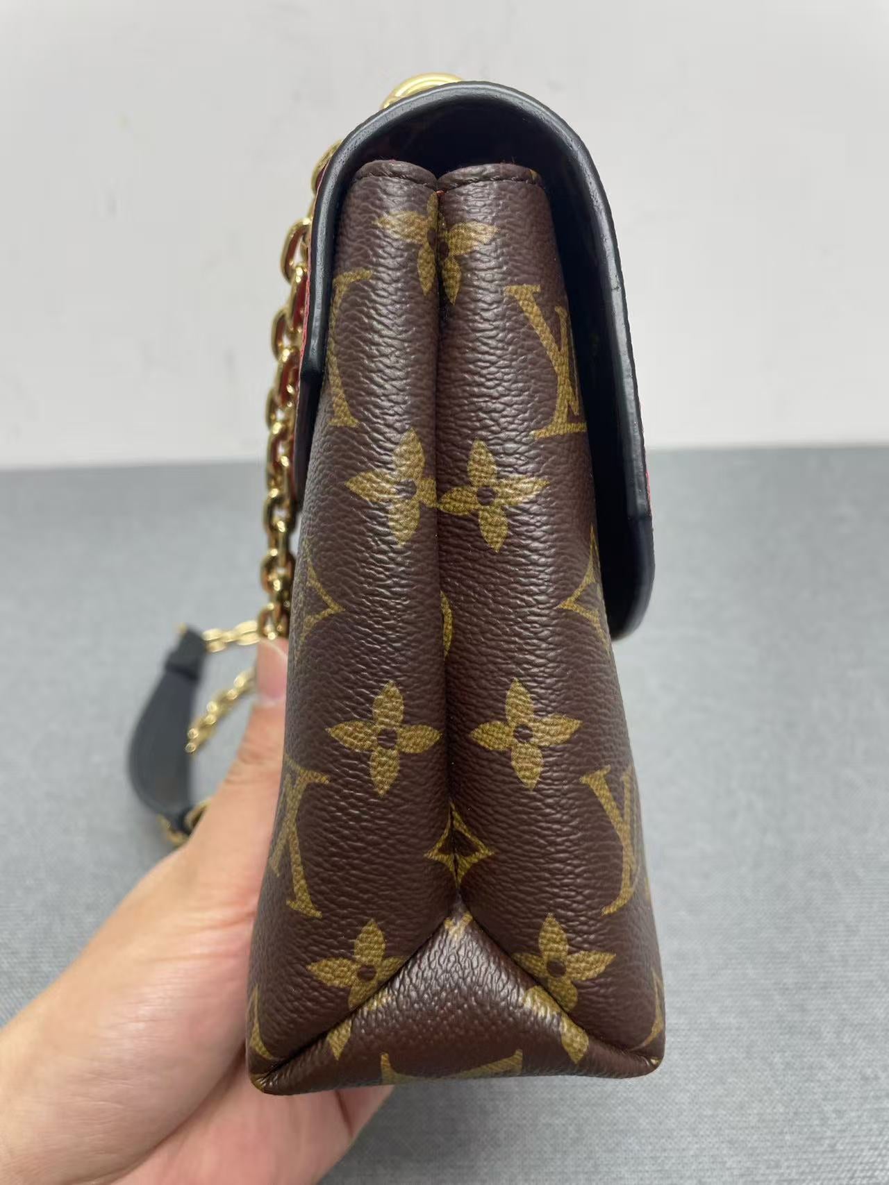 Louis Vuitton - Pallas Chain - Monogram canvas and grained leather - Red and Brown - (medium)