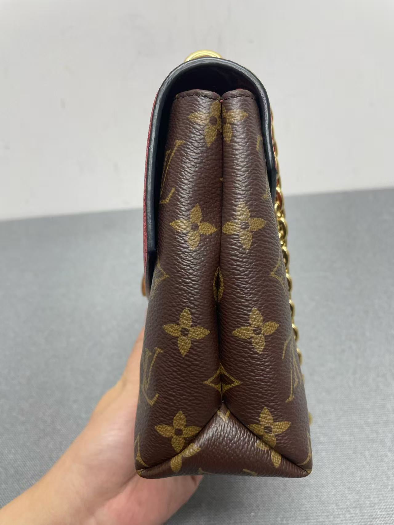 Louis Vuitton - Pallas Chain - Monogram canvas and grained leather - Red and Brown - (medium)