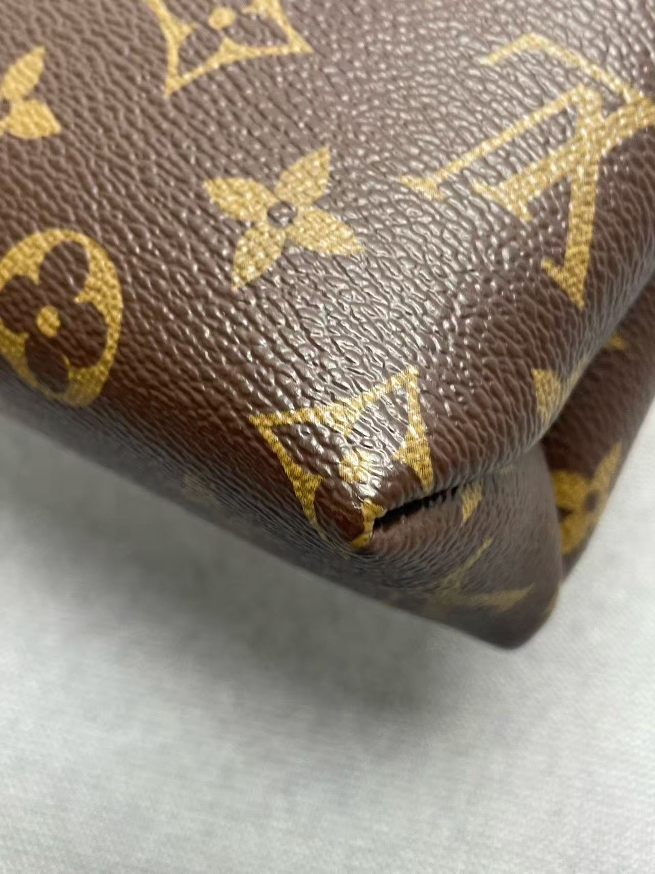 Louis Vuitton - Pallas Chain - Monogram canvas and grained leather - Red and Brown - (medium)