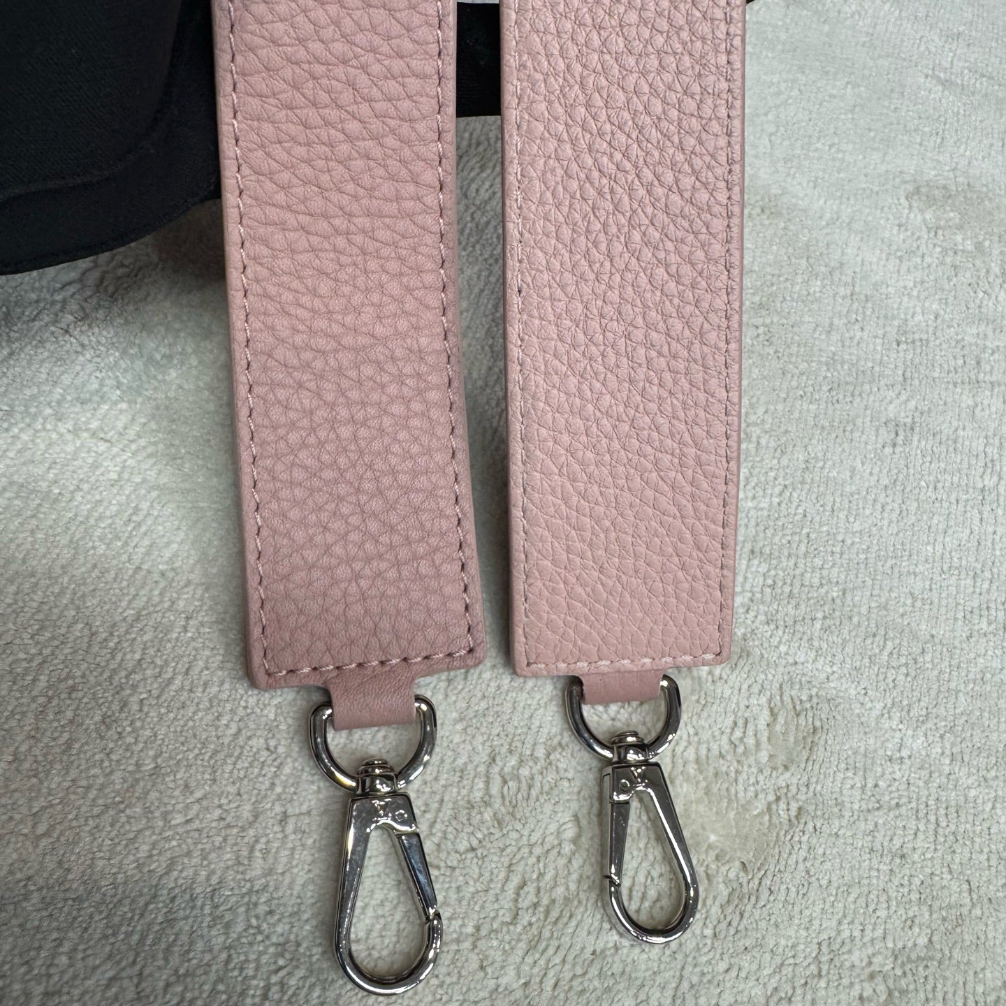 Louis Vuitton - Pernelle - Leather - Pink - (medium)