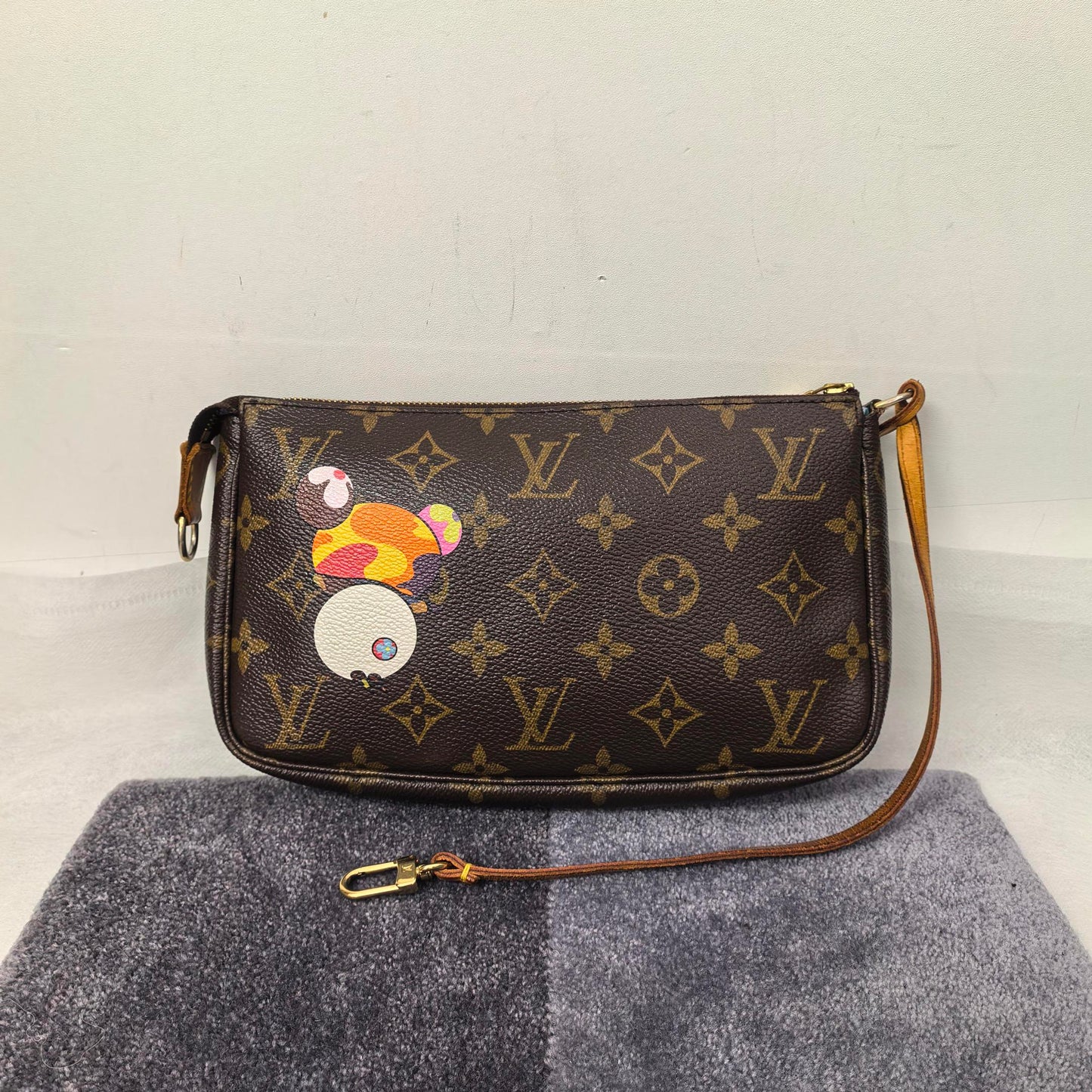 Louis Vuitton - Pochette Accessoires - Cloth - Brown - (small)