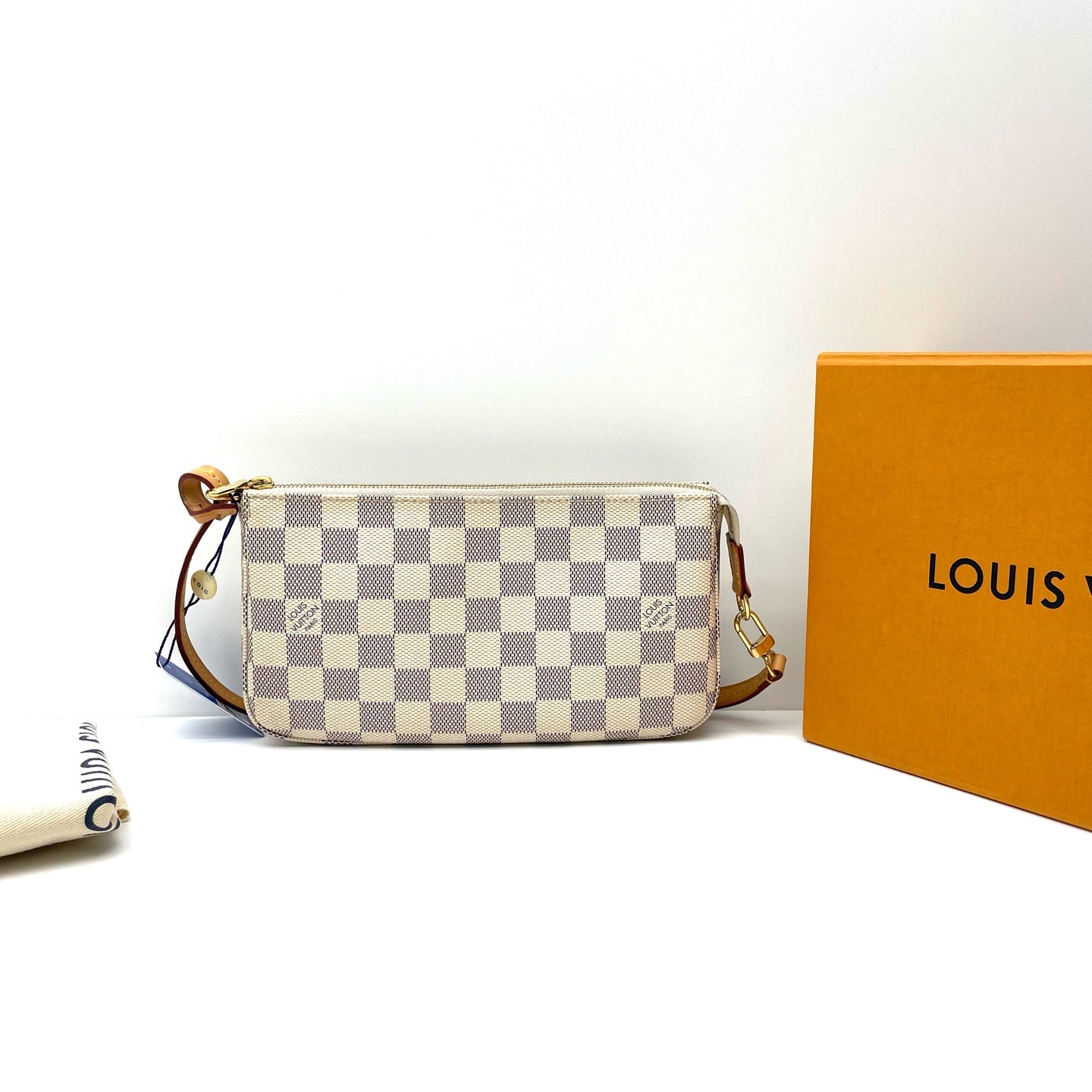 Louis Vuitton - Pochette Accessoires - Cloth - White - (mini)