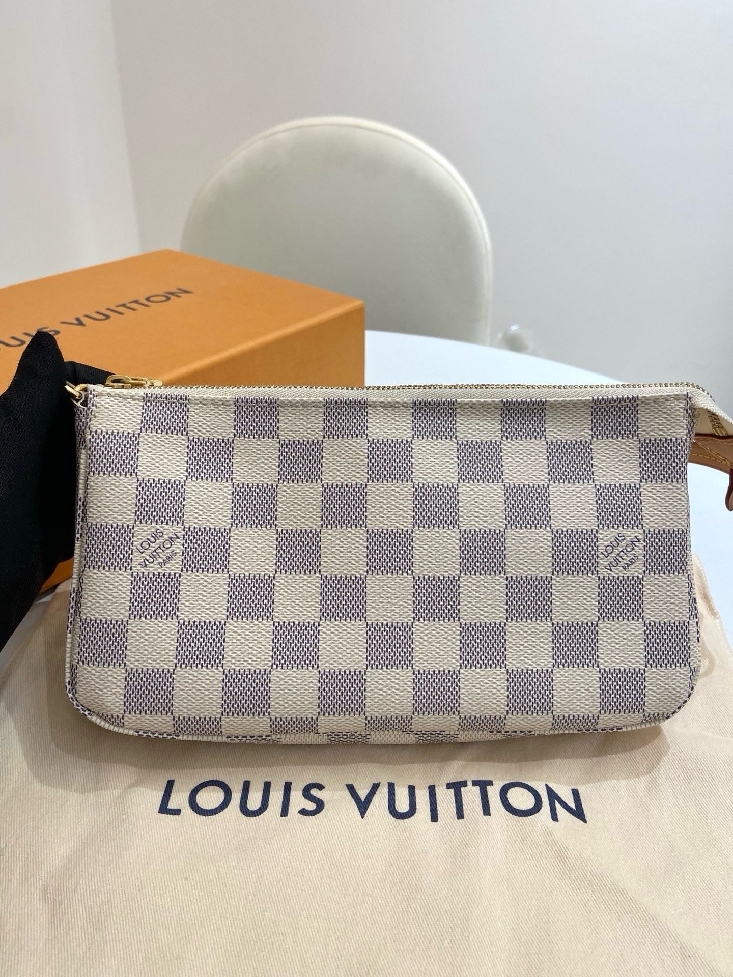 Louis Vuitton - Pochette Accessoires - Cloth - White - (small)