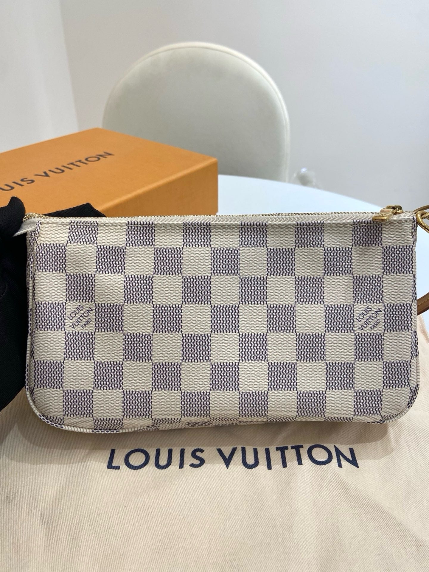 Louis Vuitton - Pochette Accessoires - Cloth - White - (small)